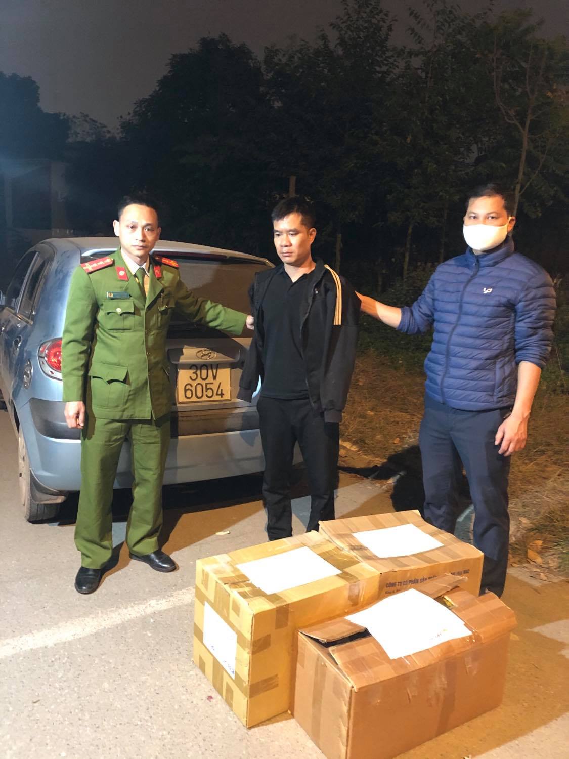 Hot girl mua bán pháo nổ để lấy tiền bay lắc”-2