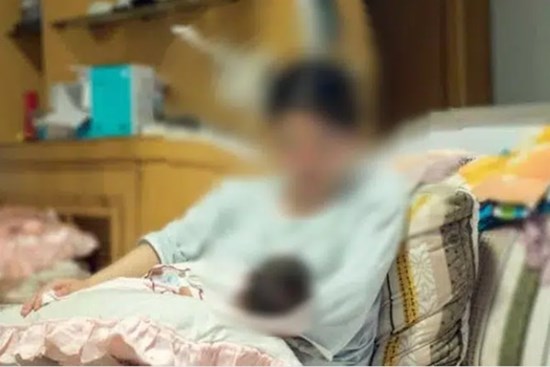 Dâu vừa sinh xong, mẹ chồng đã tuyên bố “Cháu ngoại mới chuẩn cháu mình” nhưng câu trả lời của cô lại khiến bà đỏ mặt ngượng