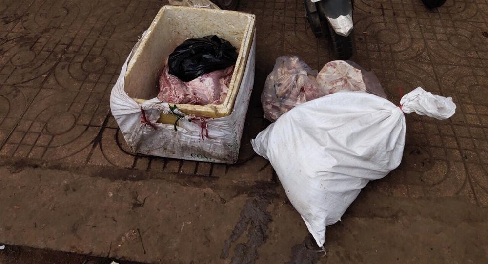 Lòng thối chảy nước, thịt bốc mùi... hàng tấn đồ bẩn lên bàn nhậu tất niên-2