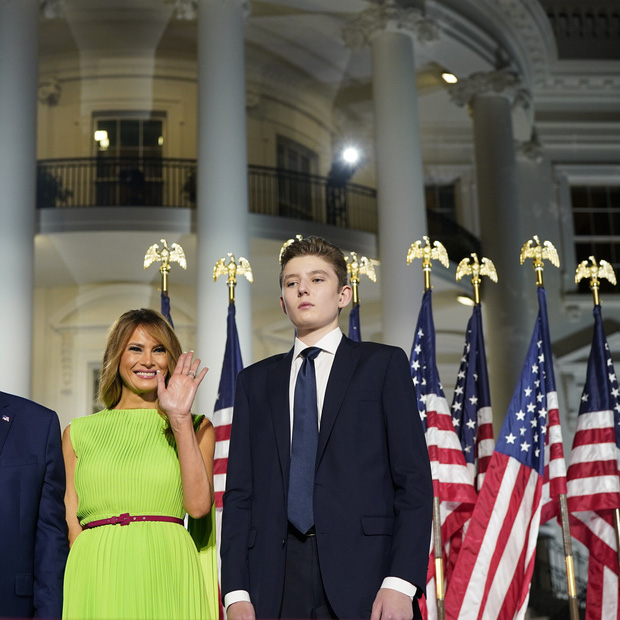 Nhìn lại 4 năm ở Nhà Trắng của cậu ấm Barron Trump: Dậy thì thành công hết nấc nhưng ngày càng làm fan chạnh lòng vì một chi tiết-6