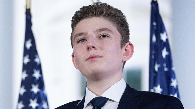 Nhìn lại 4 năm ở Nhà Trắng của cậu ấm Barron Trump: Dậy thì thành công hết nấc nhưng ngày càng làm fan chạnh lòng vì một chi tiết-11