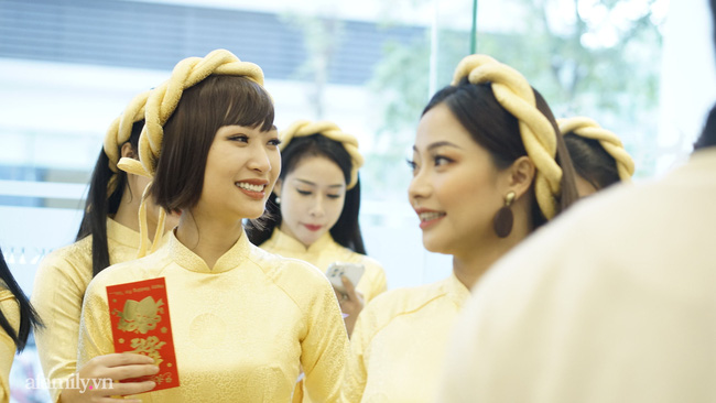 Dàn phù dâu, phù rể toàn sao Việt trong lễ ăn hỏi của NSND Công Lý-5