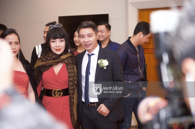 Đám cưới NS Công Lý: Cô dâu chú rể rót rượu mừng trong hạnh phúc ngập tràn, Thuỵ Vân, Dương Hoàng Yến và dàn sao đình đám đến chung vui-14