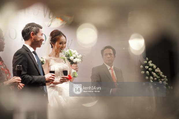 Đám cưới NS Công Lý: Cô dâu chú rể rót rượu mừng trong hạnh phúc ngập tràn, Thuỵ Vân, Dương Hoàng Yến và dàn sao đình đám đến chung vui-3