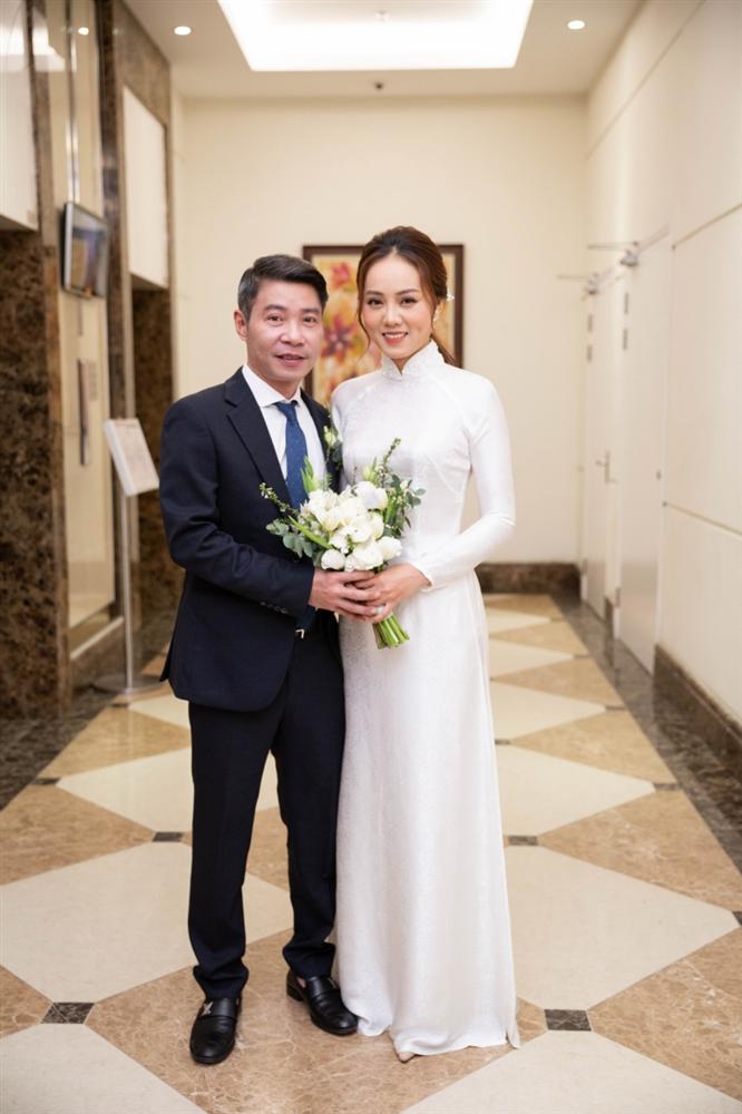 Con gái của NSND Công Lý và vợ đầu chia sẻ cảm xúc khi bố kết hôn lần 3: Cảm xúc hơi khó nói-3