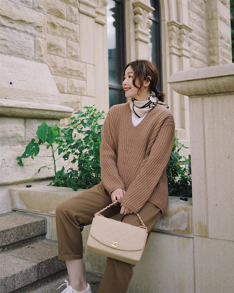 Không có năng khiếu mix đồ, bạn cứ ghim 13 set đồng màu này thì trong tích tắc thành quý cô sành điệu sang chảnh-13
