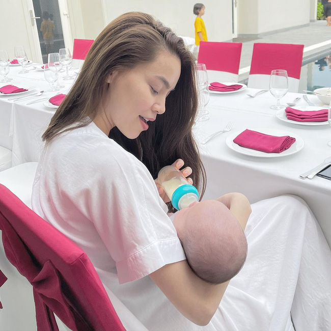 Ngất lịm với khoảnh khắc ngọt ngào của gia đình Hồ Ngọc Hà-2