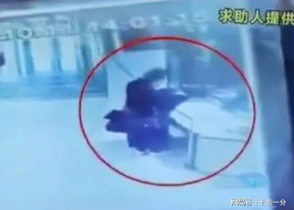 Con gái mách bố ngoại tình với cô giáo, sau khi âm thầm điều tra mẹ phát hiện sự việc chấn động hơn và cách xử lý được dân mạng tán dương-2