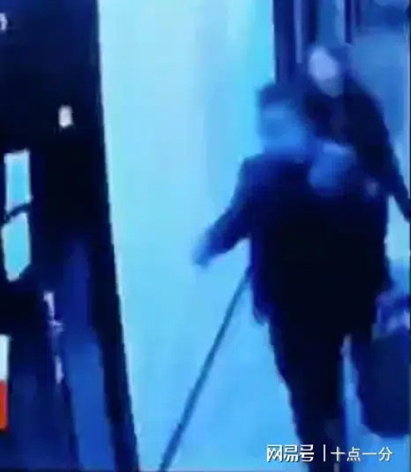 Con gái mách bố ngoại tình với cô giáo, sau khi âm thầm điều tra mẹ phát hiện sự việc chấn động hơn và cách xử lý được dân mạng tán dương-3