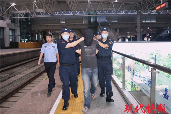 Sát hại bạn gái rồi lên núi ở ẩn với bố ruột, 16 năm sau bị bắt và tình trạng hiện tại của kẻ thủ ác gây chú ý-2