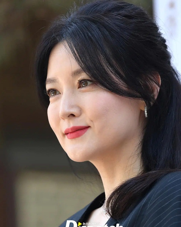 Gần 20 năm sau bộ phim Nàng Dae Jang Geum, ở tuổi 50 nữ chính vẫn tự tin với mặt mộc láng mịn: Bí mật nhan sắc nằm ở loại quả mà cô ăn mỗi tối-4