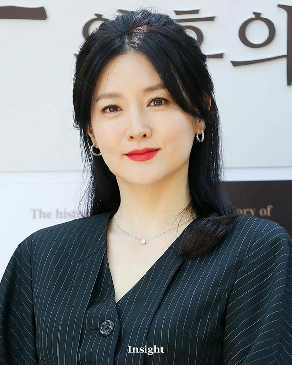 Gần 20 năm sau bộ phim Nàng Dae Jang Geum, ở tuổi 50 nữ chính vẫn tự tin với mặt mộc láng mịn: Bí mật nhan sắc nằm ở loại quả mà cô ăn mỗi tối-6
