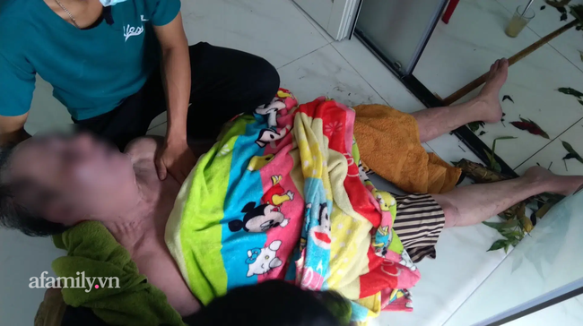 Con gái tố cáo phòng khám đông y xông hơi làm cha bị lột da khắp người, tử vong vì bỏng nặng-1