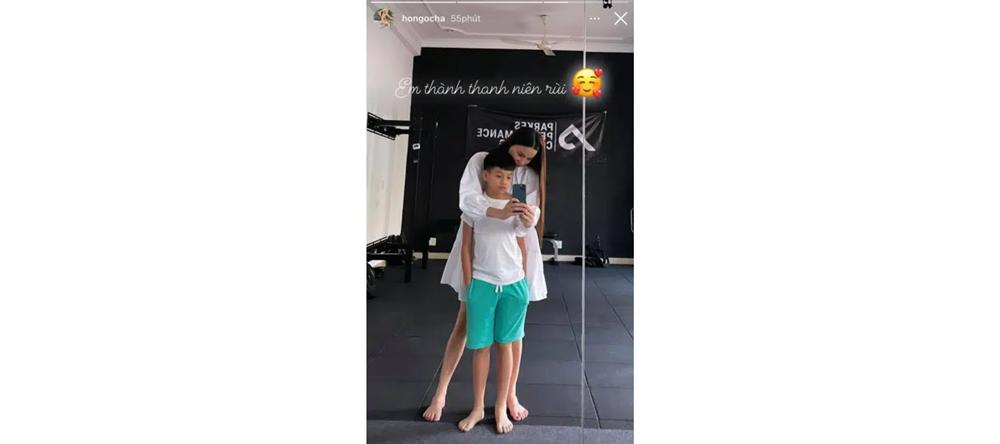 Nhìn ảnh Subeo đứng cạnh bà ngoại mới ngỡ ngàng cậu bé đã cao lớn thế này rồi-2