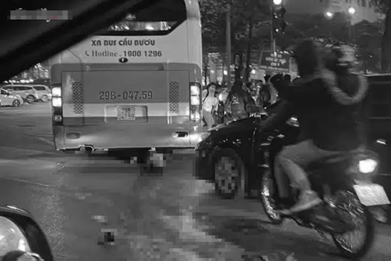 Hà Nội: Xe buýt tông kinh hoàng người đi bộ, thi thể biến dạng hoàn toàn không thể nhận diện