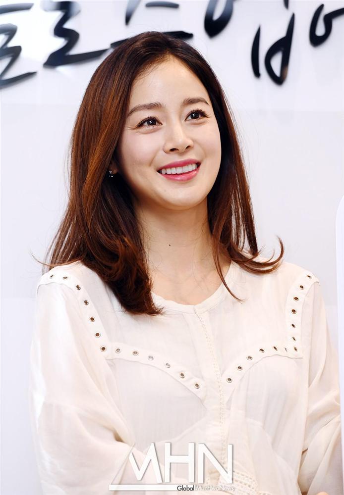 Kim Tae Hee vừa tròn 40 nhưng vẫn xinh đẹp rụng rời nhờ dăm ba tips làm đẹp chị em nào cũng có thể áp dụng theo-4