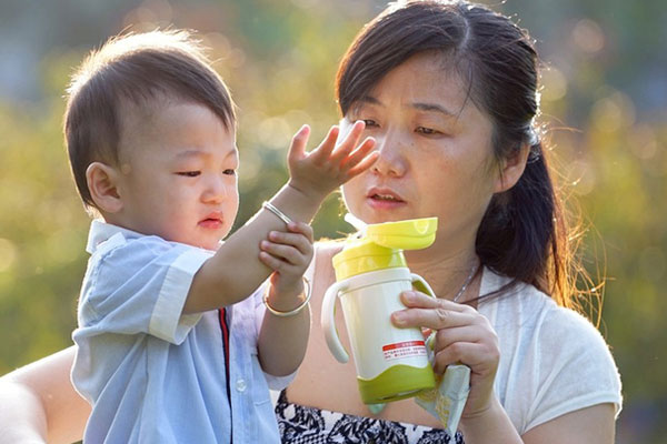 Trẻ có não phải phát triển sẽ có 3 biểu hiện này, cha mẹ biết sớm để rèn luyện con-3