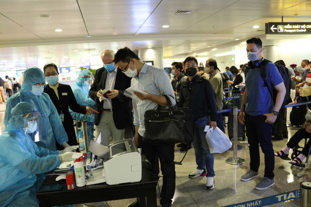 Siết chặt khu cách ly, chưa có kế hoạch bay đón công dân về nước trong tháng 1-2