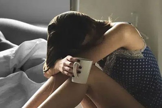 Trượt dốc lao theo những cơn thác loạn trong mối quan hệ mở và lời đề nghị 