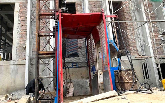 Vụ rơi thang công trình cao tầng: Bố hứa làm Tết về mua quần áo mới cho con mà bố đi mãi!-5