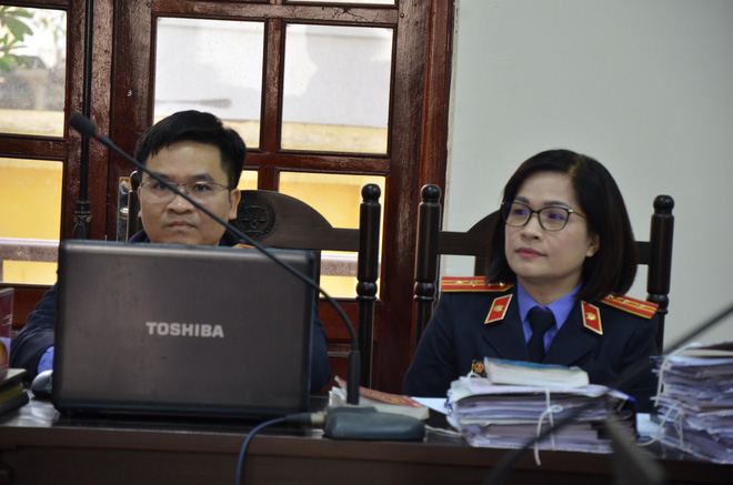 Nữ trưởng đoàn điều tra Bộ xây dựng mới mới vòi tiền ở Vĩnh Phúc tóc bạc trắng sau hơn một năm bị bắt-8