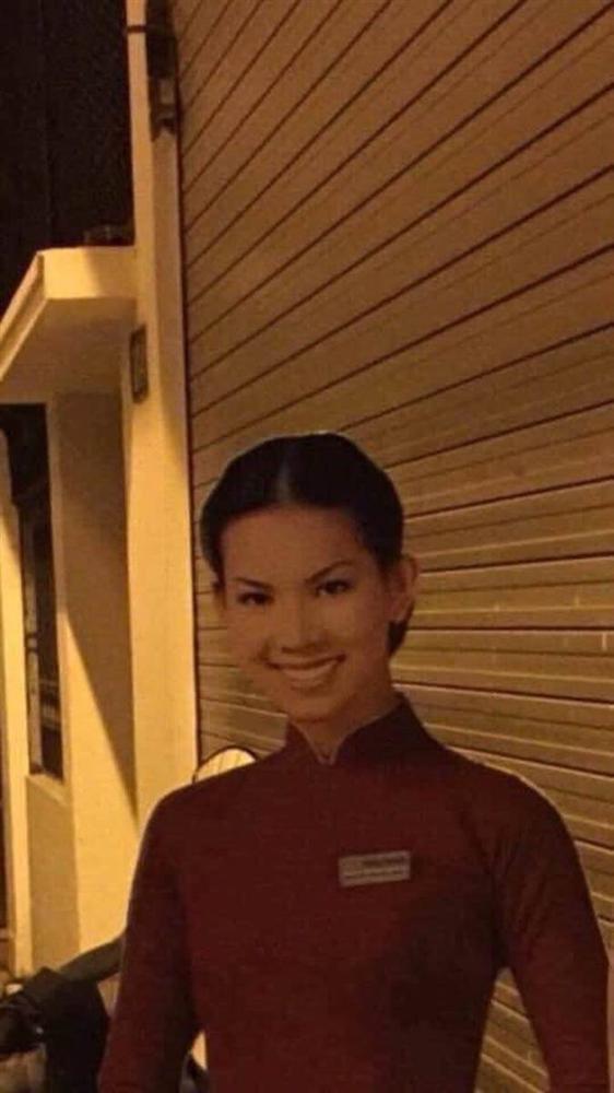 Đi làm về khuya, thanh niên thấy hình cô gái đứng bên đường mà xỉu ngang xỉu dọc vì 1 chi tiết-4