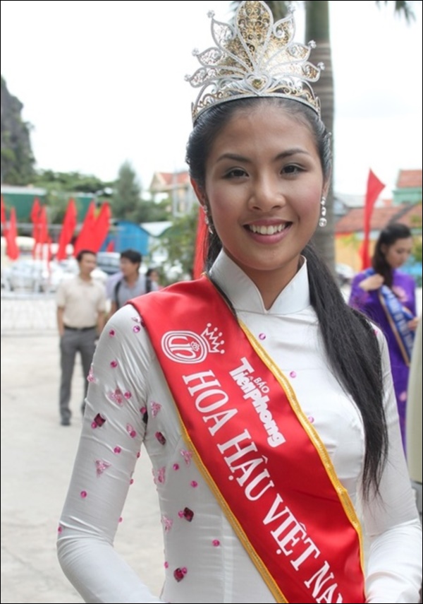 Nhìn lại thập kỷ nhan sắc Việt (2010 - 2020): Phạm Hương sang Mỹ làm vợ đại gia, Kỳ Duyên thôi nổi loạn, rũ bỏ mác hoa hậu thị phi-1