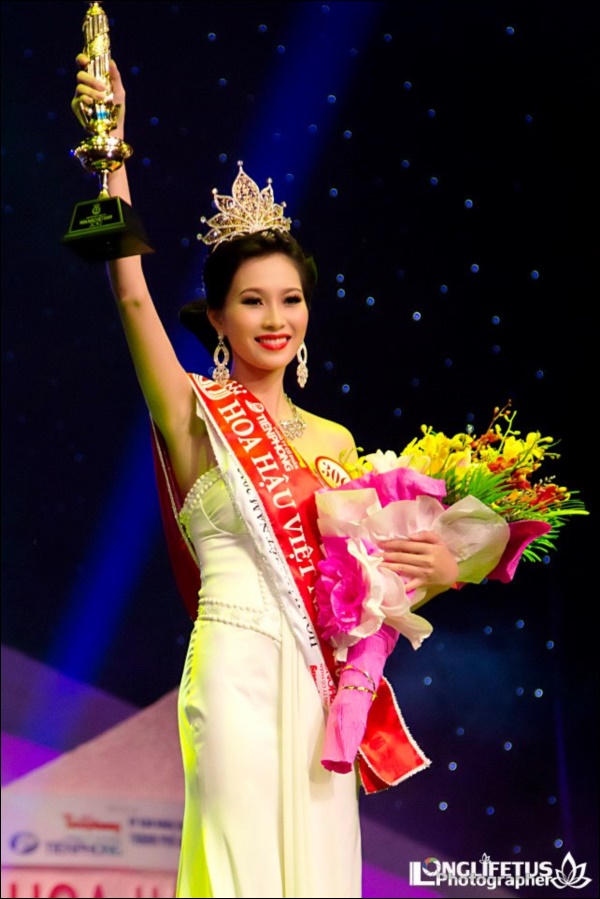 Nhìn lại thập kỷ nhan sắc Việt (2010 - 2020): Phạm Hương sang Mỹ làm vợ đại gia,&nbsp;Kỳ Duyên thôi nổi loạn, rũ bỏ mác hoa hậu thị phi-4