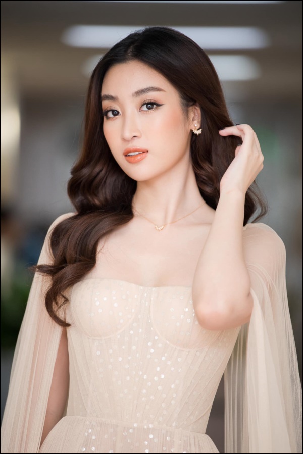 Nhìn lại thập kỷ nhan sắc Việt (2010 - 2020): Phạm Hương sang Mỹ làm vợ đại gia, Kỳ Duyên thôi nổi loạn, rũ bỏ mác hoa hậu thị phi-11