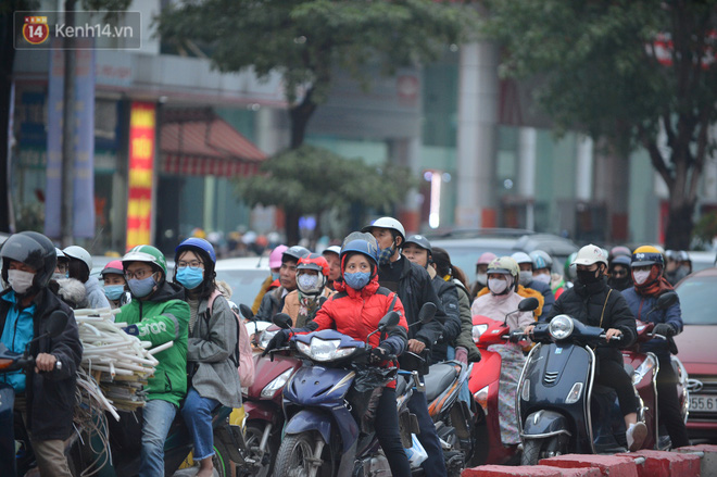 Cảnh trái ngược giữa 2 làn đường Lê Văn Lương: Một bên trống trải, một bên ùn tắc dài cả cây số-7