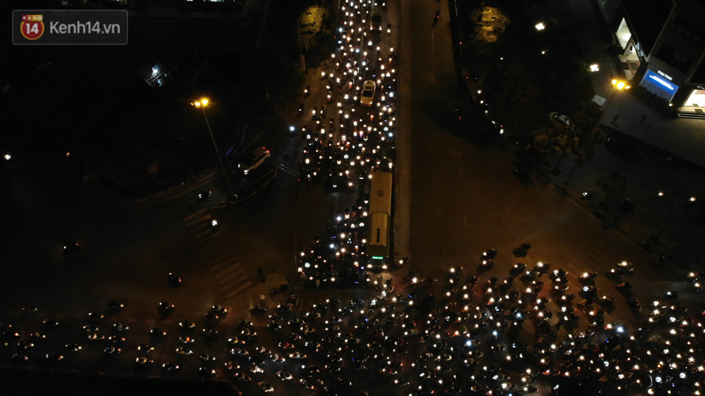 Cảnh trái ngược giữa 2 làn đường Lê Văn Lương: Một bên trống trải, một bên ùn tắc dài cả cây số-19