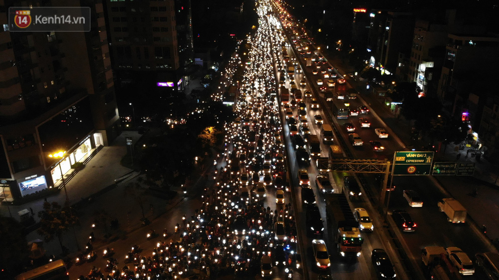 Cảnh trái ngược giữa 2 làn đường Lê Văn Lương: Một bên trống trải, một bên ùn tắc dài cả cây số-21