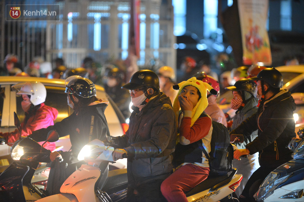 Cảnh trái ngược giữa 2 làn đường Lê Văn Lương: Một bên trống trải, một bên ùn tắc dài cả cây số-31