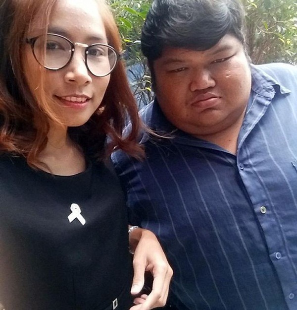 3 năm sau khi gây xôn xao MXH, cuộc sống hiện tại của cặp đôi chồng cú vợ tiên vẫn viên mãn đáng ghen tị, tiết lộ luôn nhan sắc cô con gái-4