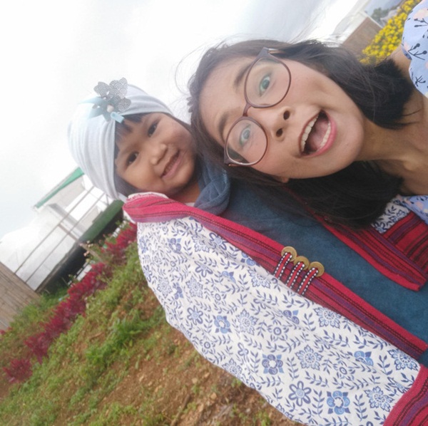 3 năm sau khi gây xôn xao MXH, cuộc sống hiện tại của cặp đôi chồng cú vợ tiên vẫn viên mãn đáng ghen tị, tiết lộ luôn nhan sắc cô con gái-15