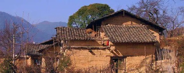 76 dân làng chết trong vòng 6 năm sau khi đào được phiến đá màu máu đỏ, chân tướng kinh hoàng bại lộ sau một vụ hỏa hoạn-1