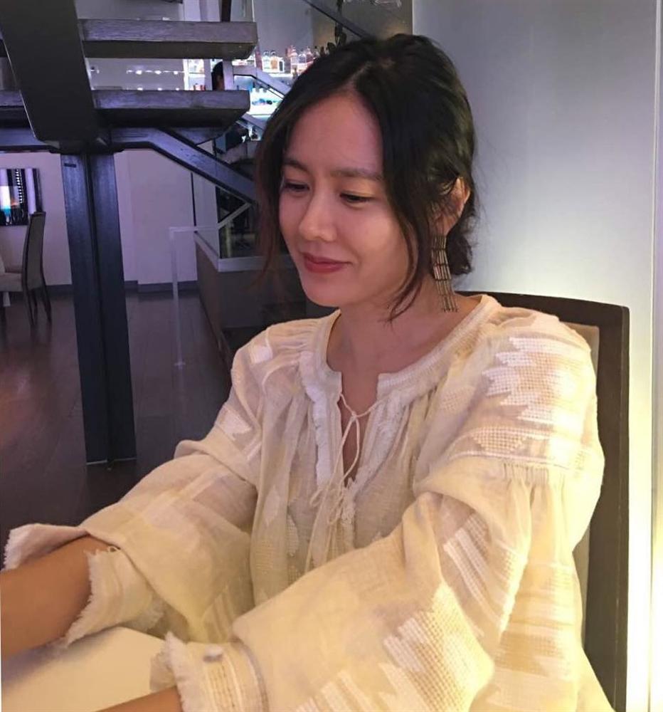 5 kiểu tóc buộc thấp đẹp lịm tim của Son Ye Jin, nàng 30+ áp dụng là quá hợp vì nhìn sang lên vài chân kính-4