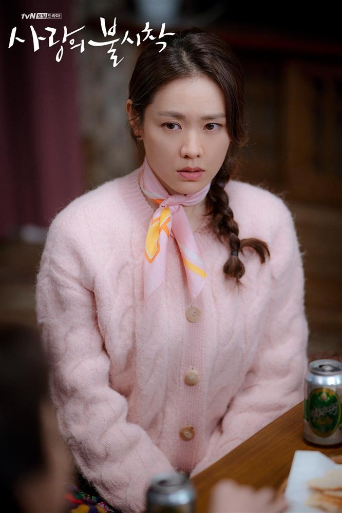 5 kiểu tóc buộc thấp đẹp lịm tim của Son Ye Jin, nàng 30+ áp dụng là quá hợp vì nhìn sang lên vài chân kính-8