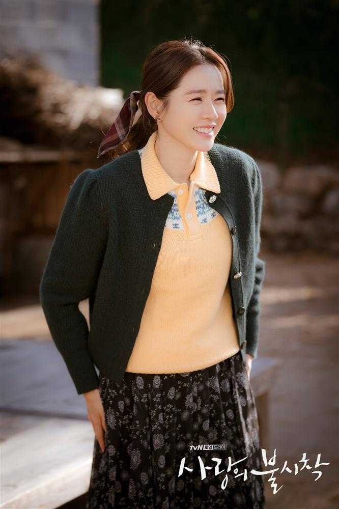 5 kiểu tóc buộc thấp đẹp lịm tim của Son Ye Jin, nàng 30+ áp dụng là quá hợp vì nhìn sang lên vài chân kính-9