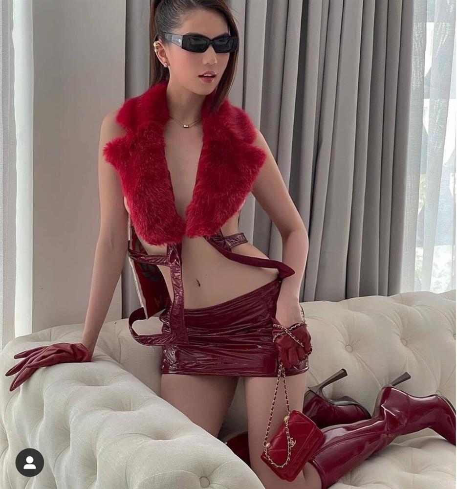 Mới đầu năm, Ngọc Trinh hết diện đồ xuyên thấu lại thả rông táo bạo-4
