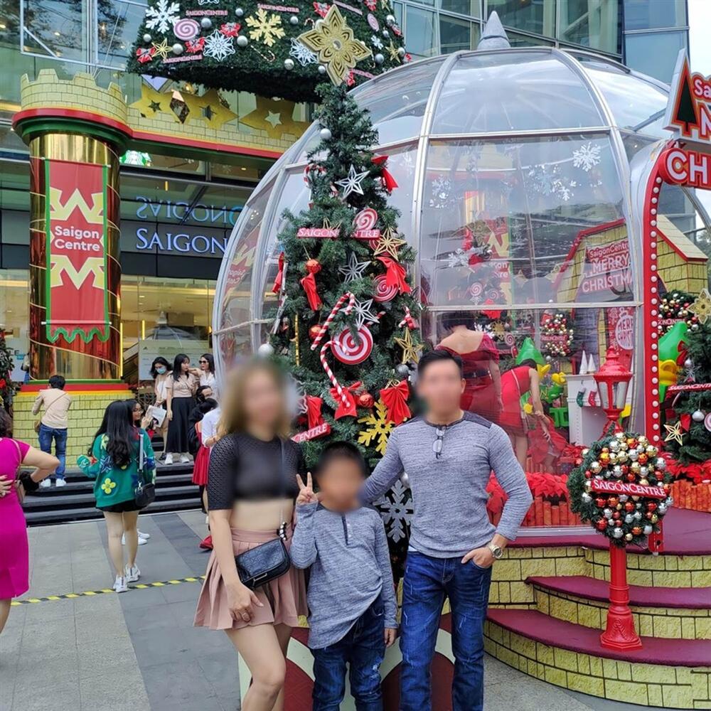 Người phụ nữ ngực trần tiếp tục thả rông vòng 3 gây nhức mắt, lập tức nhận về vô vàn gạch đá đủ xây lâu đài-3