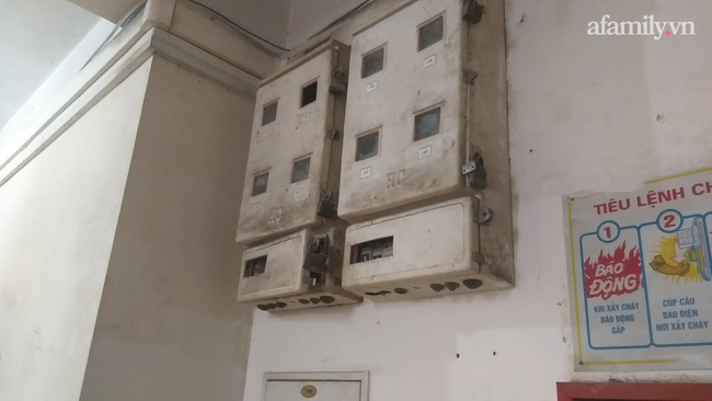 Mục sở thị khu chung cư biết tự đẻ thêm căn hộ ở Hà Nội: Nhếch nhác vì xuống cấp trầm trọng, 5 năm đi kiện chủ đầu tư vẫn phớt lờ-4