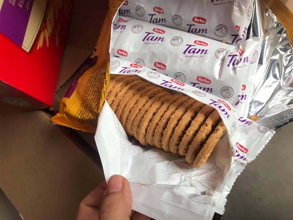 Dán date mới rồi tuồn 3 tấn bánh quy ngoại hết hạn ra chợ Tết-1