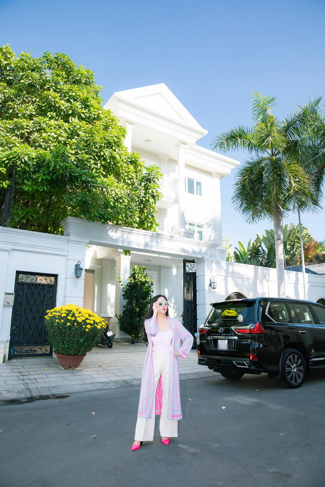 Biệt thự trắng của Phượng Chanel: Bên ngoài bề thế, bên trong tàm tạm, nhìn chênh lệch đôi chút-2