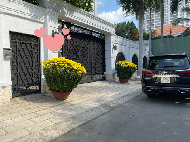 Biệt thự trắng của Phượng Chanel: Bên ngoài bề thế, bên trong tàm tạm, nhìn chênh lệch đôi chút-3