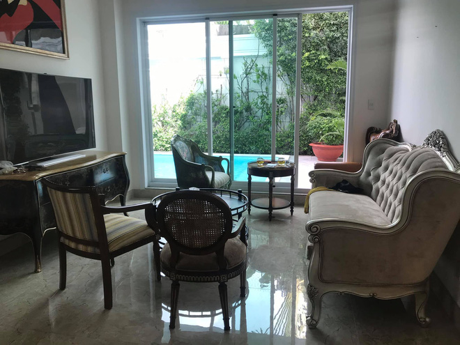 Biệt thự trắng của Phượng Chanel: Bên ngoài bề thế, bên trong tàm tạm, nhìn chênh lệch đôi chút-7