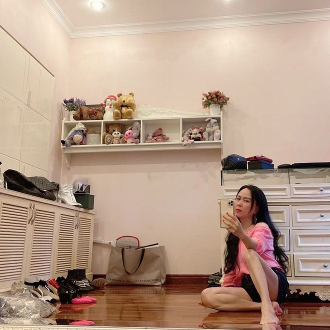 Biệt thự trắng của Phượng Chanel: Bên ngoài bề thế, bên trong tàm tạm, nhìn chênh lệch đôi chút-13