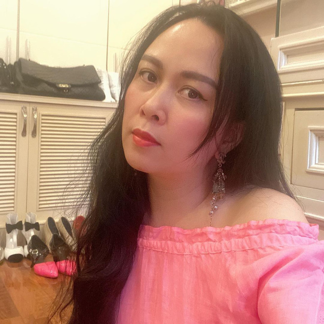 Biệt thự trắng của Phượng Chanel: Bên ngoài bề thế, bên trong tàm tạm, nhìn chênh lệch đôi chút-14