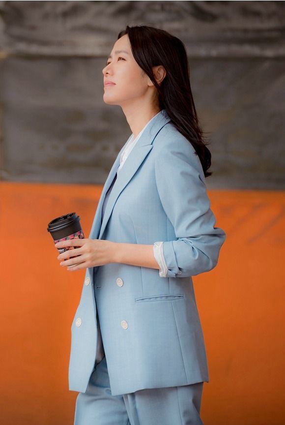 Hyun Bin bộc bạch: Từ lần gặp đầu tiên đã bị sự tinh tế của cô ấy chinh phục, phụ nữ 30+ có thể học ngay 5 cách diện đồ đầy í nhị này từ Son Ye Jin-20