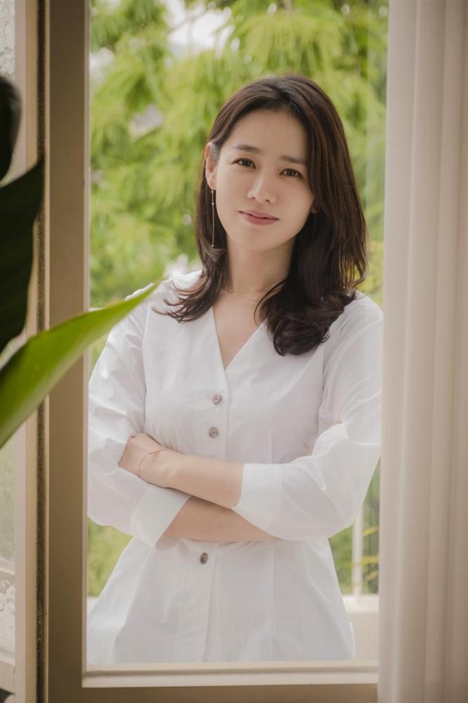 Hyun Bin bộc bạch: Từ lần gặp đầu tiên đã bị sự tinh tế của cô ấy chinh phục, phụ nữ 30+ có thể học ngay 5 cách diện đồ đầy í nhị này từ Son Ye Jin-9